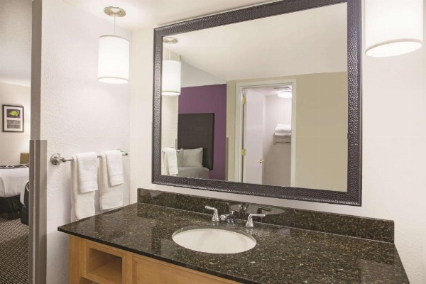 La Quinta Inn & Suites by Wyndham Fort Lauderdale Tamarac image 12
