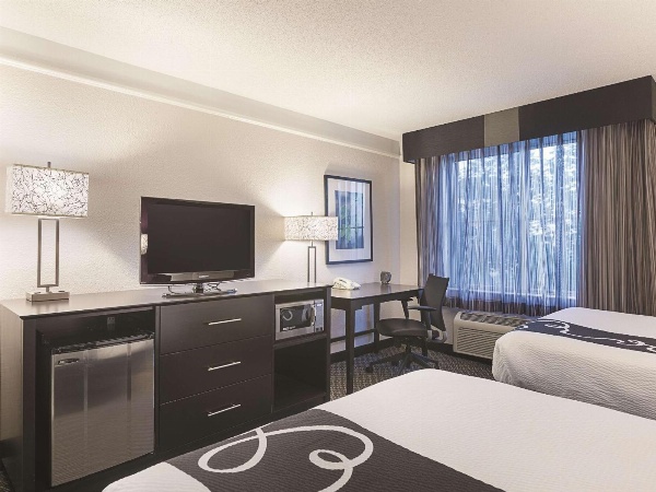 La Quinta Inn & Suites by Wyndham Fort Lauderdale Tamarac image 3