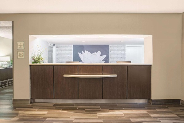 La Quinta Inn & Suites by Wyndham Fort Lauderdale Tamarac image 6