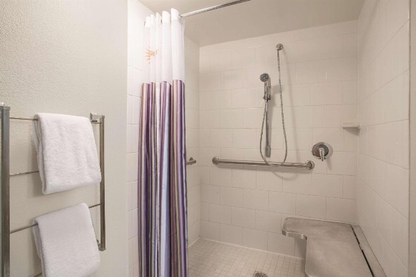 La Quinta Inn & Suites by Wyndham Fort Lauderdale Tamarac image 7